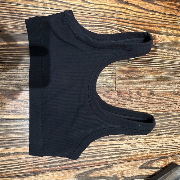 Alo Black Ribbed Sports Bra - Picture 2 of 2